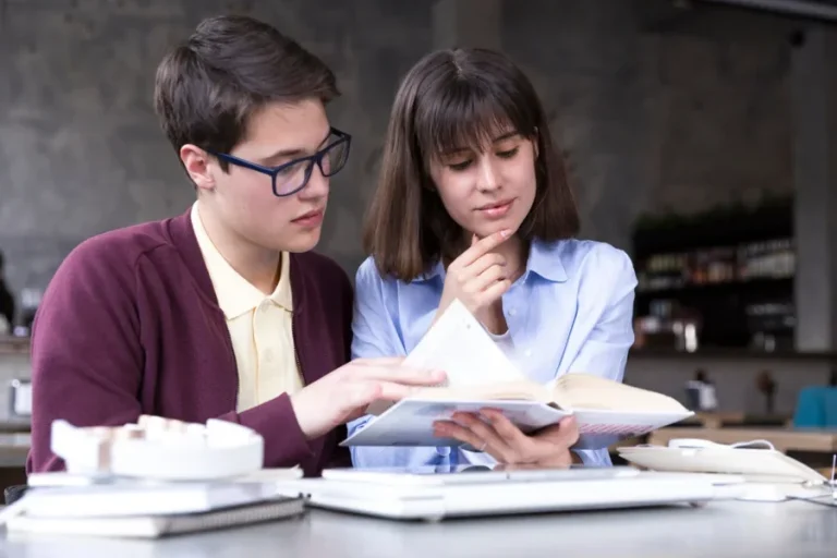 How GP Tuition Helps Students Improve Essay Writing and Critical Thinking