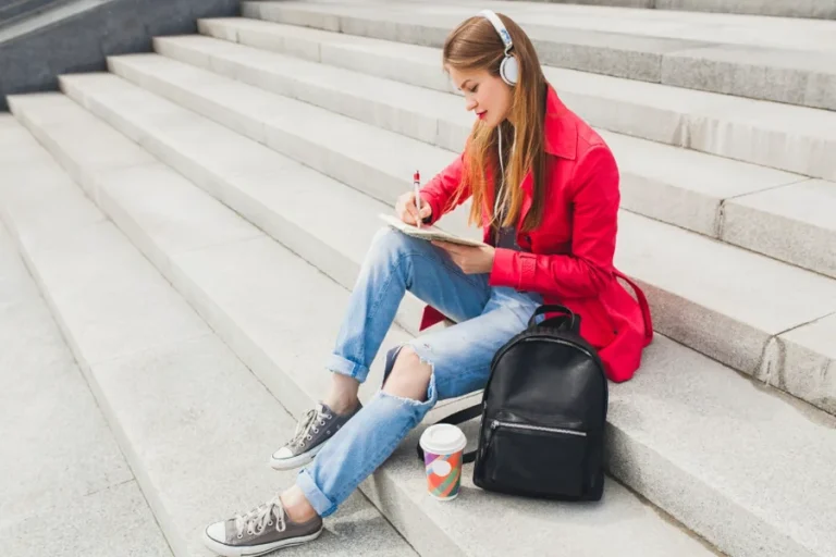 Why a Branded Backpack for Ladies Is Perfect for Work, Travel, and Everyday Use