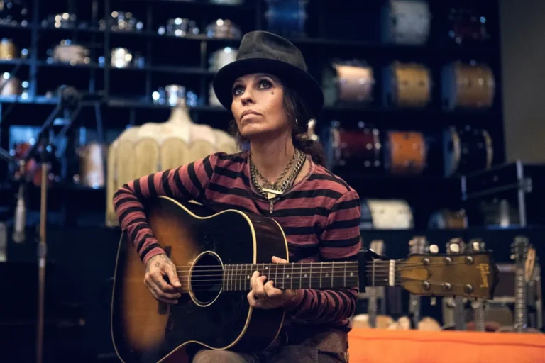 Linda Perry Husband and Relationship History Guide