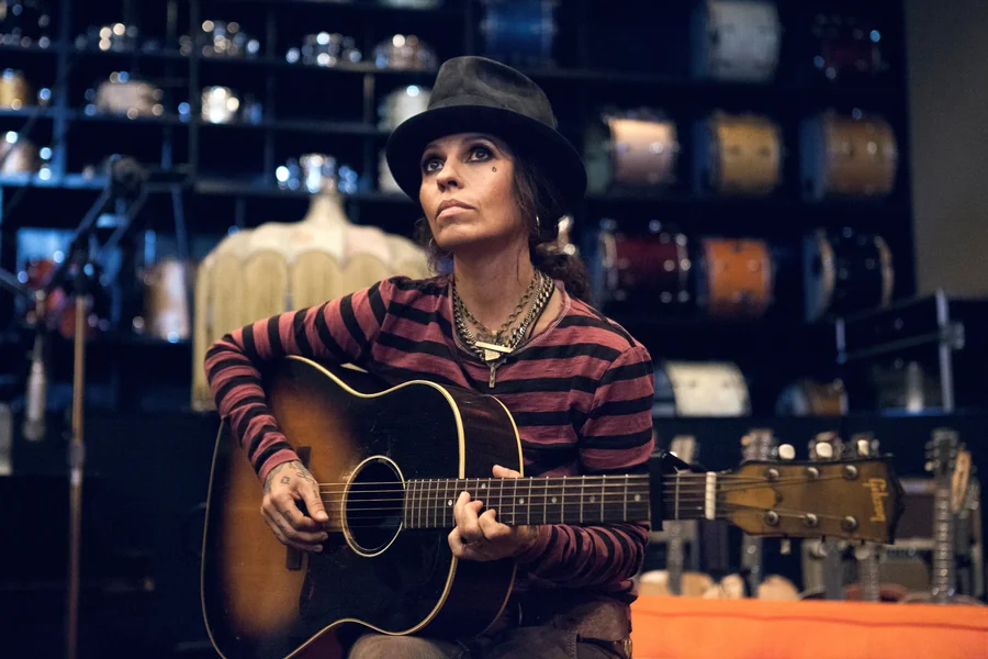 Linda Perry Husband and Relationship History Guide