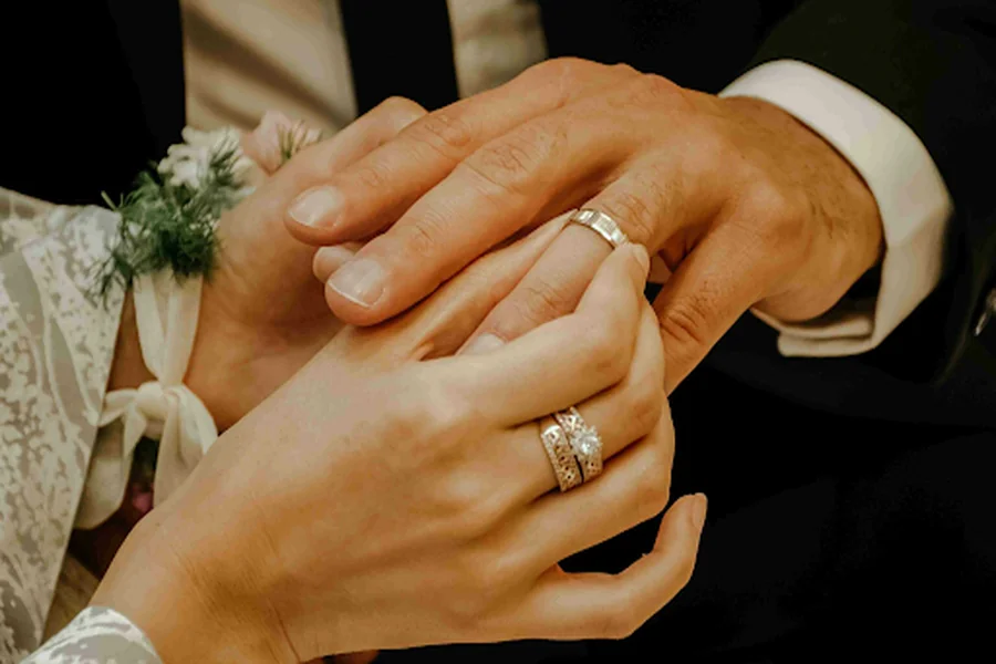 Insider Secrets to Selecting the Perfect Wedding Bands